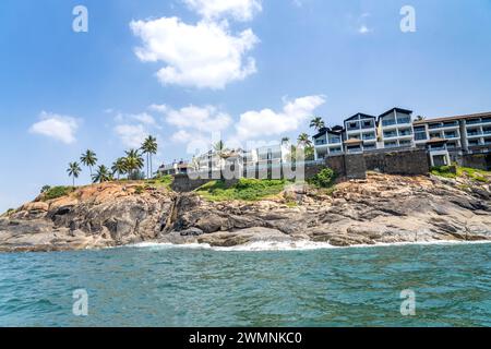 Kovalam ist ein international bekannter Strand mit drei angrenzenden halbmondförmigen Stränden. Seit den 1930er Jahren ist es ein beliebtes Touristenziel Stockfoto