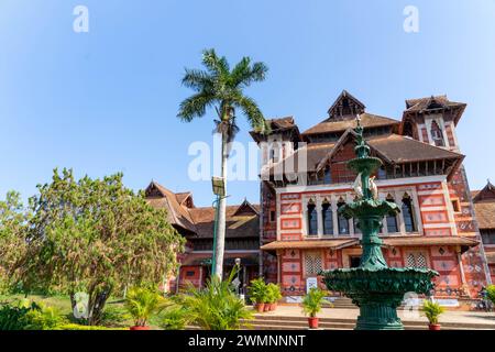 Der Kanakakkunnu Palace ist ein Palast in der Nähe des Napier Museums im Thiruvananthapuram District des indischen Bundesstaates Kerala. Es ist berühmt für seine kulturelle Gastfreundschaft. Stockfoto