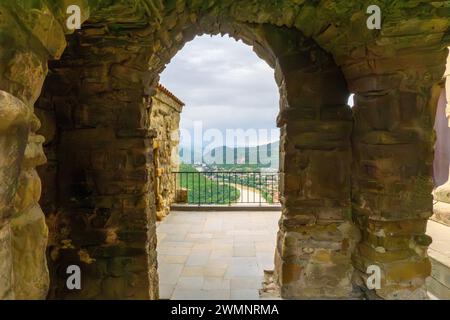 Das Jvari-Kloster ist ein georgisch-orthodoxes Kloster aus dem sechsten Jahrhundert in der Nähe von Mzcheta im Osten Georgiens. Stockfoto