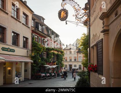 Enge Straße der Altstadt mit Gebäude im traditionellen deutschen Stil Stockfoto