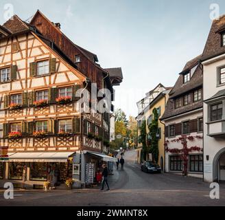 Enge Straße der Altstadt mit Gebäude im traditionellen deutschen Stil Stockfoto