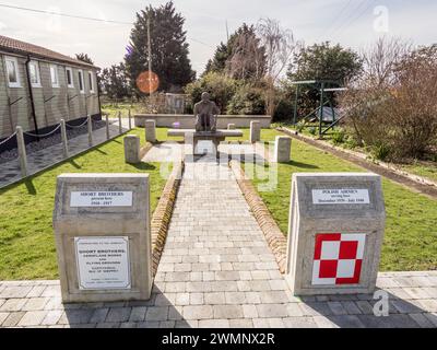 Eastchurch, Kent, Großbritannien. Februar 2024. Ein neuer Flügel wurde im national wichtigen Eastchurch Aviation Museum auf der Isle of Sheppey von Kent eröffnet. Sheppey ist bekannt als Wiege und Geburtsort der britischen Luftfahrt. Dank Spenden und umfangreichen Bemühungen der Freiwilligen des Museums hat sich der Platz im Museum mehr als verdoppelt. Das Museum befindet sich im HMP Standford Hill, ist aber für die Öffentlichkeit zugänglich. Bild: Neue Skulptur. Quelle: James Bell/Alamy Live News Stockfoto