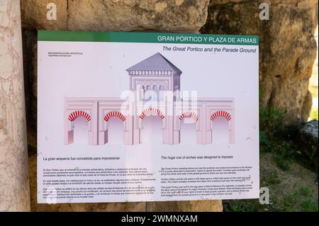 Das große Portico war der symbolische und zeremonielle Eingang zum Alcazar innerhalb der Ruinen der Madinat al-Zahra oder Medina Azahara, einer archäologischen Stockfoto