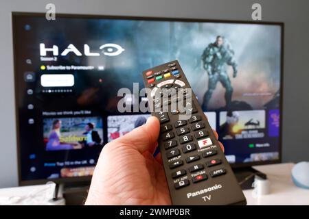 TV-Fernbedienung, Panasonic TV, Streaming TV, Home Entertainment. - 27. Februar 2024 Foto von Andrew Higgins/Thousand Word Media Ltd © Thousand W Stockfoto
