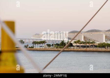 Museum of Tomorrow in Rio de Janeiro, Brasilien - 23. Oktober 2023: Museum of Tomorrow, gesehen vom Maua-Platz in Rio de Janeiro. Stockfoto