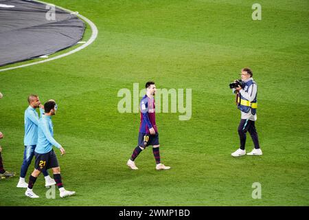 TITELFEIER, BARCELONA FC, 2019: Lionel Messi führt die Spieler in Barcelona auf ihre Siegerrunde, um mit den Fans und ihren kleinen Kindern zu feiern. Das letzte Spiel der Saison 2018-19 in Spanien zwischen Barcelona FC und Levante im Camp Nou, Barcelona am 27. April 2019. Barca gewann das Spiel 1-0 mit einem Tor in der zweiten Halbzeit in Messi und holte sich den Titel der La Liga und den achten Platz in 11 Jahren. Stockfoto