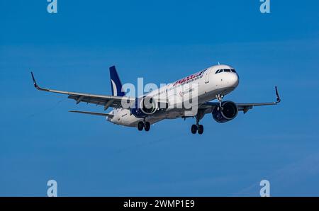 Ein Airbus A321-271NX von Anadolujet befindet sich im Landeanflug auf den Flughafen Zürich. Registrierung das Airbus A321neo TC-LTT. (Zürich, Schweiz, Stockfoto