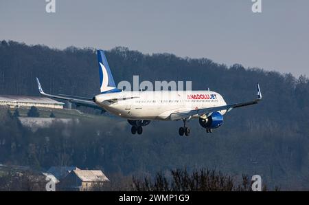 Ein Airbus A321-271NX von Anadolujet befindet sich im Landeanflug auf den Flughafen Zürich. Registrierung das Airbus A321neo TC-LTT. (Zürich, Schweiz, Stockfoto