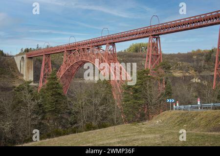 Garabit Viaduct, Viaduct de Garabit über den Fluss Truyère, Eisenbahnbrücke zwischen Marvejols und Neussargues, Cantal, Frankreich Stockfoto