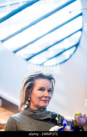 Den Haag, Niederlande. Februar 2024. Königin Mathilde von Belgien, Bild bei einem königlichen Besuch im Europol-Hauptquartier in den Haag, Niederlande, Dienstag, den 27. Februar 2024. Europol ist die Europäische Polizeiagentur, die die Mitgliedstaaten der Europäischen Union bei der Verhütung und Bekämpfung aller Formen der schweren organisierten und internationalen Kriminalität, der Cyberkriminalität und des Terrorismus unterstützen soll. Bei diesem Besuch werden die Arbeit der Agentur und ihre Arbeitsweise erläutert, bevor ein Treffen mit Belgiern stattfindet, die dort arbeiten. BELGA FOTO JASPER JACOBS Credit: Belga News Agency/Alamy Live News Stockfoto