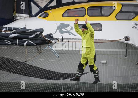 Brest, Frankreich. Februar 2024. © PHOTOPQR/LE TELEGRAMME/Vincent Le Guern ; Brest ; 27/02/2024 ; Brest (29) 27-02-2024: L'arrivée de Charles Caudrelier au quai Malbert Ankunft des Arkea Ultim Challenge um die Welt Solosegelrennen in Brest, Westfrankreich am 27. Februar 2024. *** Lokaler Titel *** Credit: MAXPPP/Alamy Live News Stockfoto