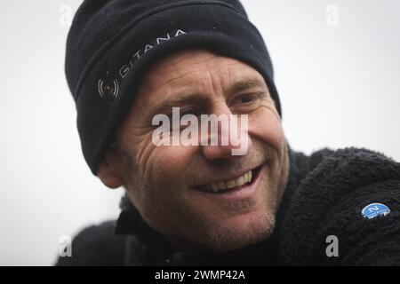 Brest, Frankreich. Februar 2024. © PHOTOPQR/LE TELEGRAMME/Vincent Le Guern ; Brest ; 27/02/2024 ; Brest (29) 27-02-2024 : Charles Caudrelier kommt am 27. Februar 2024 in Brest, Westfrankreich an der Arkea Ultim Challenge. *** Lokaler Titel *** Credit: MAXPPP/Alamy Live News Stockfoto