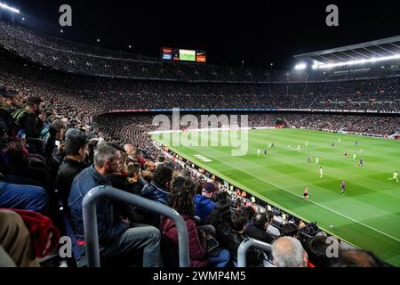 ANGESPANNTE FANS, BARCELONA FC, TITELFEIER 2019: Angespannte Fans während einer angespannten ersten Halbzeit, die mit 0:0 endete. Barcelona-Fans im Camp Nou feiern stilvoll den Titel der La Liga. Das letzte Spiel der Saison 2018-19 in Spanien zwischen Barcelona FC und Levante im Camp Nou, Barcelona am 27. April 2019. Barca gewann das Spiel 1-0 mit einem Tor in der zweiten Halbzeit in Messi und holte sich den Titel der La Liga und den achten Platz in 11 Jahren. Stockfoto