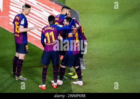 LIONEL MESSI, BARCELONA FC, 2019: Lionel Messi erzielt in der 62. Minute das Siegtor und feiert mit seinen Teamkollegen. Das letzte Spiel der Saison 2018-19 in Spanien zwischen Barcelona FC und Levante im Camp Nou, Barcelona am 27. April 2019. Barca gewann das Spiel 1-0 mit einem Tor in der zweiten Halbzeit in Messi und holte sich den Titel der La Liga und den achten Platz in 11 Jahren. Stockfoto