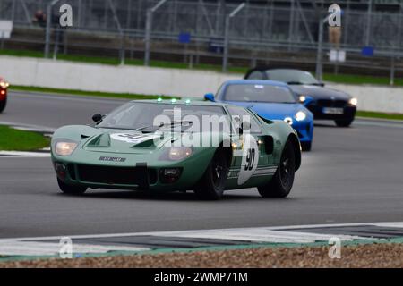 Jason Wright, Ford GT40, der 1952 zum ersten Mal in der Pomeroy Trophy lief, sind Autos aller Epochen und Typen, es ist der Vintage Sports Car Club, VSCC, First tr Stockfoto