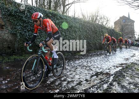 Dour, Belgien. Februar 2024. Belgischer Amaury Capiot von Arkea-BB Hotels, dargestellt in Aktion während des eintägigen Radrennens „Grand Prix du Samyn“, 202 km von Quaregnon nach Dour am Dienstag, den 27. Februar 2024, dem ersten (von 10) Rennen des Lotto Cycling Cup. BELGA FOTO DAVID PINTENS Credit: Belga News Agency/Alamy Live News Stockfoto