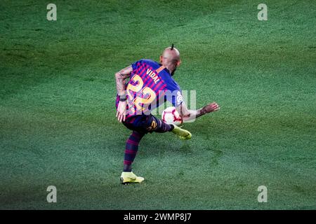 ARTURO VIDAL, BARCELONA FC, 2019: Arturo Vidal dreht seinen Körper, um den Ball zu kontrollieren. Das letzte Spiel der Saison 2018-19 in Spanien zwischen Barcelona FC und Levante im Camp Nou, Barcelona am 27. April 2019. Barca gewann das Spiel 1-0 mit einem Tor in der zweiten Halbzeit in Messi und holte sich den Titel der La Liga und den achten Platz in 11 Jahren. Stockfoto