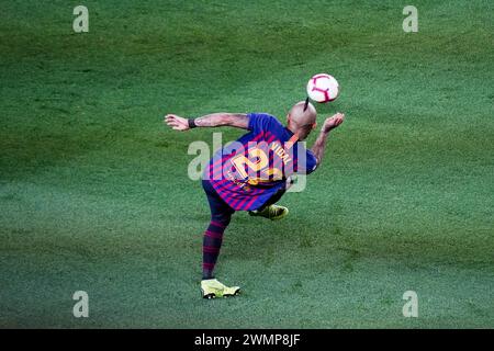 ARTURO VIDAL, BARCELONA FC, 2019: Arturo Vidal dreht seinen Körper, um den Ball zu kontrollieren. Das letzte Spiel der Saison 2018-19 in Spanien zwischen Barcelona FC und Levante im Camp Nou, Barcelona am 27. April 2019. Barca gewann das Spiel 1-0 mit einem Tor in der zweiten Halbzeit in Messi und holte sich den Titel der La Liga und den achten Platz in 11 Jahren. Stockfoto