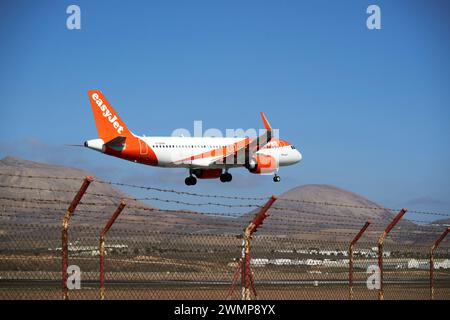 easyjet airbus a320 Flugzeug g-uzhh landet am Ass arrecife Flughafen Lanzarote, Kanarische Inseln, spanien Stockfoto