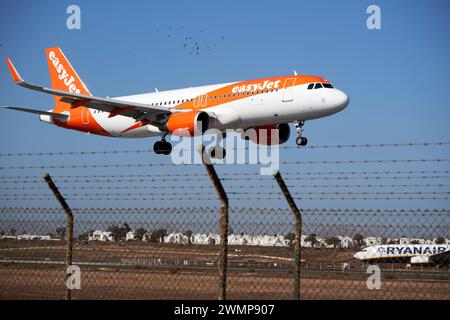 easyjet airbus a320 Flugzeug g-uzhh landet am Ass arrecife Flughafen Lanzarote, Kanarische Inseln, spanien Stockfoto