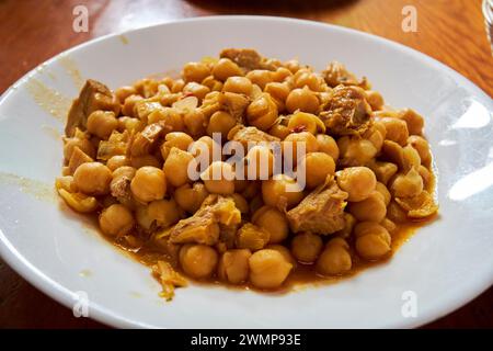 kanarischer Kichererbseneintopf garbanzada canaria Yaiza, Lanzarote, Kanarische Inseln, spanien auch bekannt als Ropa vieja (altes Seil). Stockfoto