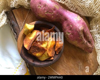 Süße Kartoffelbrötchen werden auf traditionelle Weise im Inneren Brasiliens serviert Stockfoto