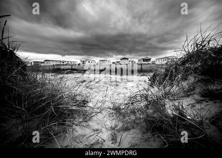 Statische Häuser auf Sanddünen Coatham Beach North Yorkshire Großbritannien Stockfoto