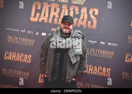 Neapel, Italien. Februar 2024. Der Schauspieler Salvatore Esposito während des Fotorufs des Films Caracas im Space Cinema in Neapel (Foto: Paola Visone/Pacific Press/SIPA USA) Credit: SIPA USA/Alamy Live News Stockfoto