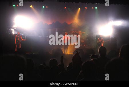 Big Country auf Tour Schottland Stuart Adamson Leadsänger im Zentrum der Bühne. 1980er Jahre Glasgow, Großbritannien HOMER SYKES Stockfoto