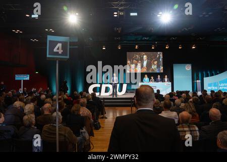 CDU-Grundsatzprogrammkonferenzen Motto Grundsätzlich CDU die Deutschlandtour 2024 Konferenz in Mainz Carsten Linnemann, Generalsekretär, moderiert die Diskussion um das neue GrundsatzprogrammCDU-Grundsatzprogrammkonferenzen Motto Grundsätzlich CDU die Deutschlandtour 2024 Konferenz in Mainz Carsten Linnemann, Generalsekretär, moderiert die Diskussion um das neue Grundsatzprogramm, Mainz Rheinland-Pfalz Deutschland Rheingoldhalle *** CDU Grundprogramm Konferenzen Motto CDU die Deutschlandreise 2024 Konferenz in Mainz Carsten Linnemann, Generalsekretär, moderiert die Diskussion über das neue basi Stockfoto