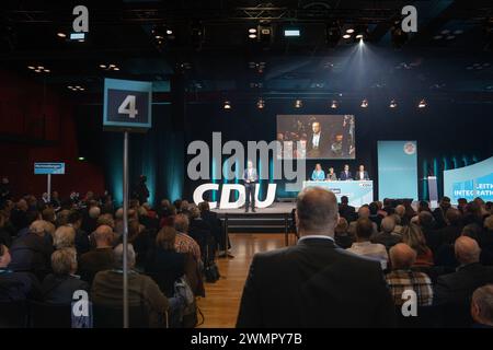 CDU-Grundsatzprogrammkonferenzen Motto Grundsätzlich CDU die Deutschlandtour 2024 Konferenz in Mainz Carsten Linnemann, Generalsekretär, moderiert die Diskussion um das neue GrundsatzprogrammCDU-Grundsatzprogrammkonferenzen Motto Grundsätzlich CDU die Deutschlandtour 2024 Konferenz in Mainz Carsten Linnemann, Generalsekretär, moderiert die Diskussion um das neue Grundsatzprogramm, Mainz Rheinland-Pfalz Deutschland Rheingoldhalle *** CDU Grundprogramm Konferenzen Motto CDU die Deutschlandreise 2024 Konferenz in Mainz Carsten Linnemann, Generalsekretär, moderiert die Diskussion über das neue basi Stockfoto