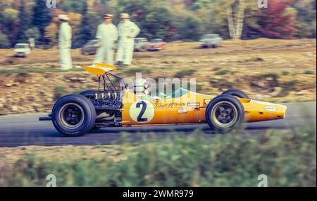 Bruce McLaten in einem McLaren Ford Cosworth beim Grand Prix von Kanada 1968 auf dem Circuit Mont-Tremblant, startete 8. Platz und wurde 2 Stockfoto