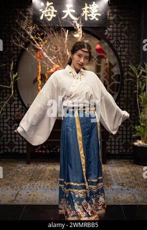 Eine Chinesin in traditionellem Kleid Stockfoto