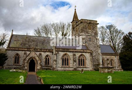 Saint Mary the Virgin Church Kingston Deverill Wiltshire UK der Turm stammt aus dem 14. Jahrhundert die Kirche wurde in den 1840er Jahren weitgehend umgebaut Stockfoto