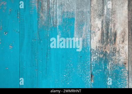 Alte braune rustikale dunkle Holzbretter. Alte Holzdiele Textur Hintergrund. Alter Holzzaun. Die Textur alter verwitterter Bretter. Retro-Hintergrund. Grau dunkel Stockfoto