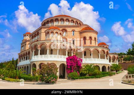 Griechenland Reisen und Sehenswürdigkeiten. Saronische Insel Ägina (Egina). Beeindruckendes orthodoxes Kloster und Kirche Agios Nektarios Stockfoto