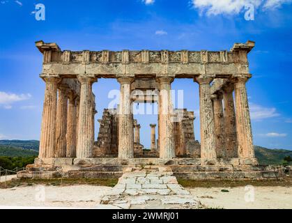 Griechenland Reisen und Sehenswürdigkeiten . Der antike Tempel von Orfeas auf der Insel Ägina, das Prototipe der Akropolis. Saronischer Golf Stockfoto