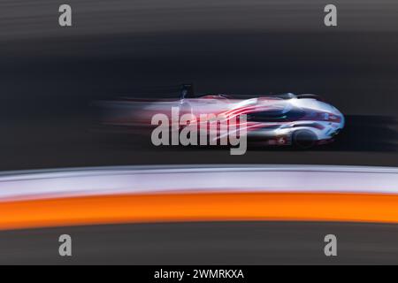 06 ESTRE Kevin (fra), LOTTERER Andre (ger), VANTHOOR Laurens (bel), Porsche Penske Motorsport, Porsche 936 #06, Aktion während des Prologs der FIA-Weltmeisterschaft 2024 vom 24. bis 26. Februar 2024 auf dem Losail International Circuit in Lusail, Katar Stockfoto