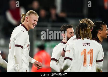 Luton, Großbritannien. Februar 2024. Erling Haaland von Manchester City feiert das fünfte Tor des Spiels während des Spiels Luton Town FC gegen Manchester City FC Emirates FA Cup am 27. Februar 2024 in Kenilworth Road, Luton, England, Großbritannien. Credit: Every Second Media/Alamy Live News Stockfoto