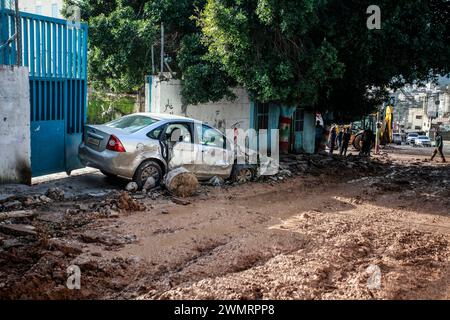 Tubas, Palästina. Februar 2024. Blick auf ein beschädigtes Auto an der Stelle, an der drei Palästinenser im Flüchtlingslager Faraa in der Nähe der Stadt West Bank von israelischen Truppen getötet wurden. Israelische Truppen erschossen drei palästinensische Männer, darunter Daraghmeh, in der nördlichen Stadt Tubas. Quelle: SOPA Images Limited/Alamy Live News Stockfoto