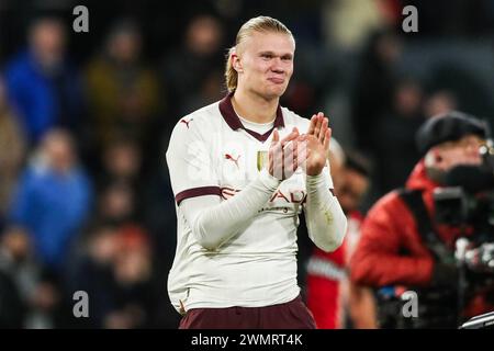 Luton, Großbritannien. Februar 2024. Erling Haaland von Manchester City nach dem letzten Pfiff beim Spiel der 5. Runde des Luton Town FC gegen Manchester City FC Emirates FA Cup in der Kenilworth Road, Luton, England, Großbritannien am 27. Februar 2024 Credit: Every Second Media/Alamy Live News Stockfoto