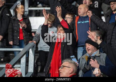 Charlton Fans feiern ihren Sieg nach dem Derby County FC gegen Charlton Athletic FC SKY Bet EFL League One Spiel im Pride Park Stadium, Derby, England, Großbritannien am 27. Februar 2024 Credit: Every Second Media/Alamy Live News Stockfoto