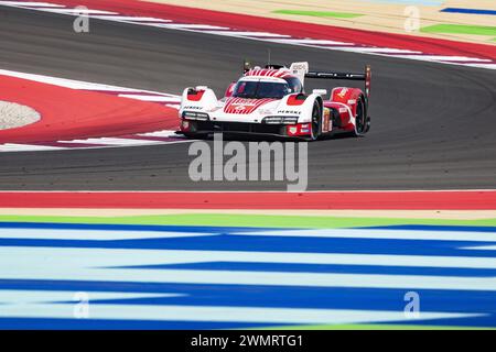 06 ESTRE Kevin (fra), LOTTERER Andre (ger), VANTHOOR Laurens (bel), Porsche Penske Motorsport, Porsche 963 #06, Aktion während des Prologs der FIA-Weltmeisterschaft 2024 vom 24. bis 26. Februar 2024 auf dem Losail International Circuit in Lusail, Katar Stockfoto