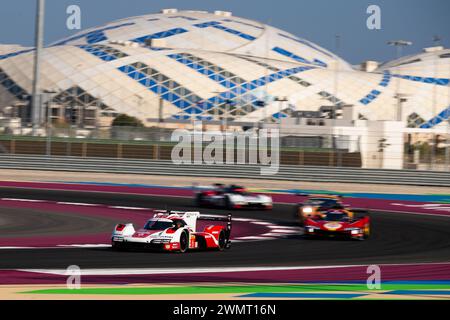 06 ESTRE Kevin (fra), LOTTERER Andre (ger), VANTHOOR Laurens (bel), Porsche Penske Motorsport, Porsche 963 #06, Aktion während des Prologs der FIA-Weltmeisterschaft 2024 vom 24. bis 26. Februar 2024 auf dem Losail International Circuit in Lusail, Katar Stockfoto
