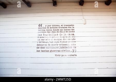 ARACATACA, KOLUMBIEN - 1. FEBRUAR 2024: Museumshaus, in dem der kolumbianische Literaturnobelpreis Gabriel Garcia Marquez in der kleinen Stadt geboren wurde Stockfoto