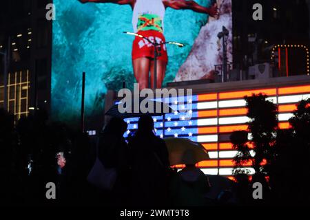 Mahnwache für Aaron Bushnell in der Rekrutierungsstation der US-Streitkräfte am Times Square. New York City, Usa, 27. Februar 2024 Robert Balli / Alamy Live News Stockfoto