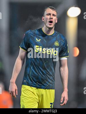 Blackburn, Großbritannien. Februar 2024. Dan Burn von Newcastle United, während des Emirates FA Cup 5. Runde Matches Blackburn Rovers gegen Newcastle United in Ewood Park, Blackburn, Vereinigtes Königreich, 27. Februar 2024 (Foto: Cody Froggatt/News Images) in Blackburn, Vereinigtes Königreich am 27. Februar 2024. (Foto: Cody Froggatt/News Images/SIPA USA) Credit: SIPA USA/Alamy Live News Stockfoto