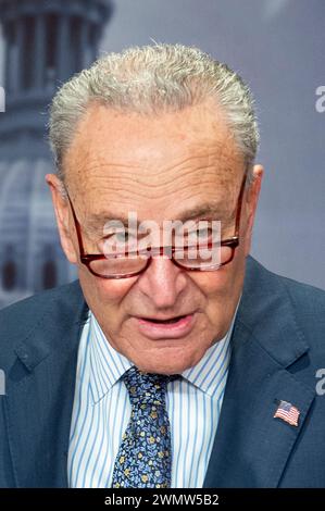 Washington, Usa. Dezember 2023. Chuck Schumer (Demokrat von New York), der Mehrheitsführer des US-Senats, äußert sich zu dem Urteil des Obersten Gerichtshofs von Alabama über IVF und der Notwendigkeit, den Zugang zu IVF landesweit zu gewährleisten, im US-Kapitol in Washington, DC, USA, Dienstag, 27. Februar. 2024. Foto: Rod Lamkey/CNP/ABACAPRESS.COM Credit: abaca Press/Alamy Live News Stockfoto