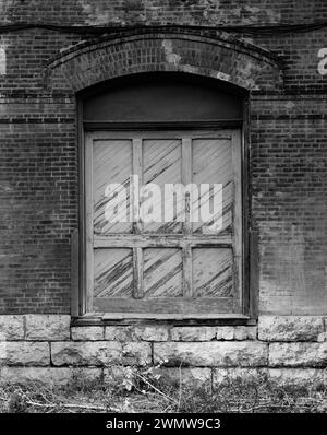 Nordöstliche Details hinten. Fenster genagelt. Blick nach Südwesten - Gewerbe- und Industriegebäude, M. M. Walker Company, Warehouse, 40 Main Street, Dubuque Stockfoto