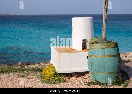 Es Molí de Sal , zur alten Salzindustrie gehörendes Werk.Molí des Carregador de la Sal, Formentera, Pitiusas-Inseln, Balearische Gemeinschaft, Spanien Stockfoto